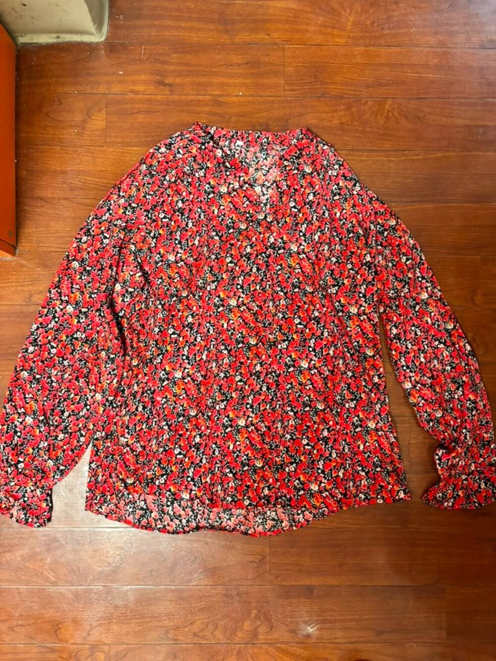 Vibrant Red Floral Long Sleeve V-Neck Blouse Tunic Top Size M